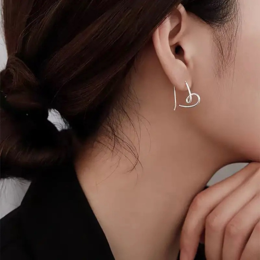 NWT Elegant Silver Loop Twist Heart Earrings – Minimalist & Chic